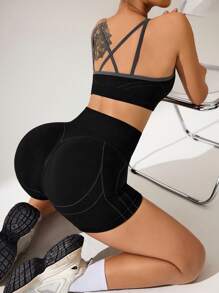 Easithlete Conjunto de top corto y shorts de mujer con estampado de unicolor y parches, diseño minimalista, de licra sin costuras para uso deportivo - Negro - Ver 3