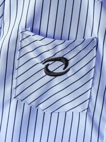 SHEIN Sommer-Freizeit-Urlaubsoutfit für Kleine Jungen – Kurzarmhemd mit Polokragen + lässige, lockere Shorts, 2 Stücke Set mit Krawatte