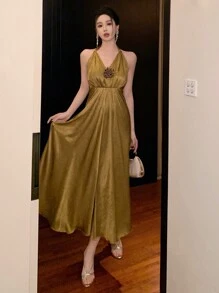 DAZY 金色提花露背紧身高开衩派对礼服，饰有3D立体花卉图案，适合女士参加舞会、返校节等场合，优雅大方。