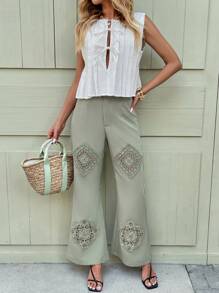 SHEIN Essnce Saliegroene vakantie-stijl uitlopende broek voor vrouwen Frans elegant hol borduurwerk ontwerp uitlopende vakantie casual broek voor vrouwen Zomer dameskleding