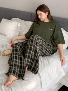 Dazy Petite Plus Bộ đồ ngủ in chữ trơn cỡ lớn kèm quần ngủ kẻ caro, màu xanh lá cây, phù hợp cho mọi mùa, trang phục - màu xanh lá - Xem 7
