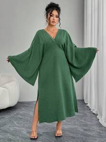 Modelyn Plus Size Elegant Solid Color Flare Sleeve Side Slit Dress - Green - View 3