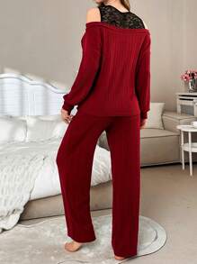 Conjunto de pijama con encaje, parche, hombro descubierto y tejido de waffle cómodo