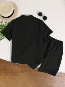SHEIN 青少年男孩休闲度假风格立领半襟短袖上衣，带贴花细节和印花短裤 2 件套 - 黑色 - 查看 2