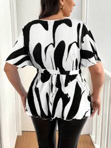 Vionelle Plus Size Women Geometric Print Short Sleeve Pleated Casual Blouse, For Summer - Black and White - View 2