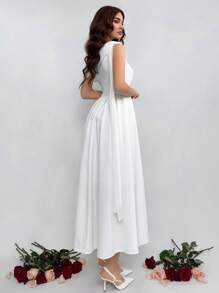 Aloruh 情人节白色不对称领口无袖收腰褶皱中长连衣裙（女款） - 白色 - 查看 2