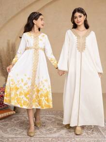 SHEIN 1 件青少年女孩 V 领金色花卉装饰宽松褶皱水洗面料连衣裙，皇家宫廷风格，宽松长裙，适合春夏季 - 杏色 - 查看 1