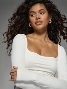 MISSGUIDED Square Neck Long Sleeve Crop Top Basic Fitted Essential Ribbed Fall Winter Layering Piece Casual Style Form-Fitting Cozy Athleisure Top - White - View 4