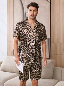 SHEIN 男士豹纹仿丝披肩领短袖短裤睡衣套装 - 摩卡棕 - 查看 5