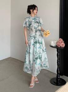 DAZY 女士 2 件套花卉印花荷叶边袖衬衫，配 A 字裙和腰带