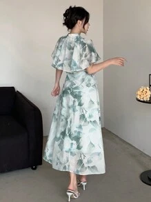 DAZY 女士 2 件套花卉印花荷叶边袖衬衫，配 A 字裙和腰带