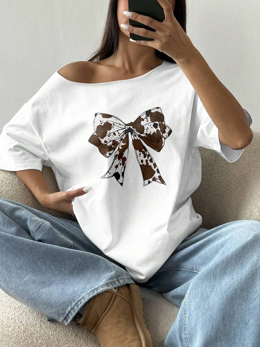 SHEIN Unity Áo thun cổ bẻ họa tiết da báo cỡ lớn cho nữ, áo thun tay ngắn rộng rãi cổ bất đối xứng cho mùa hè - trắng - Xem 1