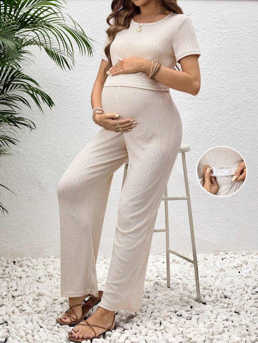 SHEIN 2 件孕妇套装，宽松罗纹短袖上衣和短裤，弹性舒适柔软面料，适合春夏户外/度假，哺乳孕妇服装 - 杏色 - 查看 1