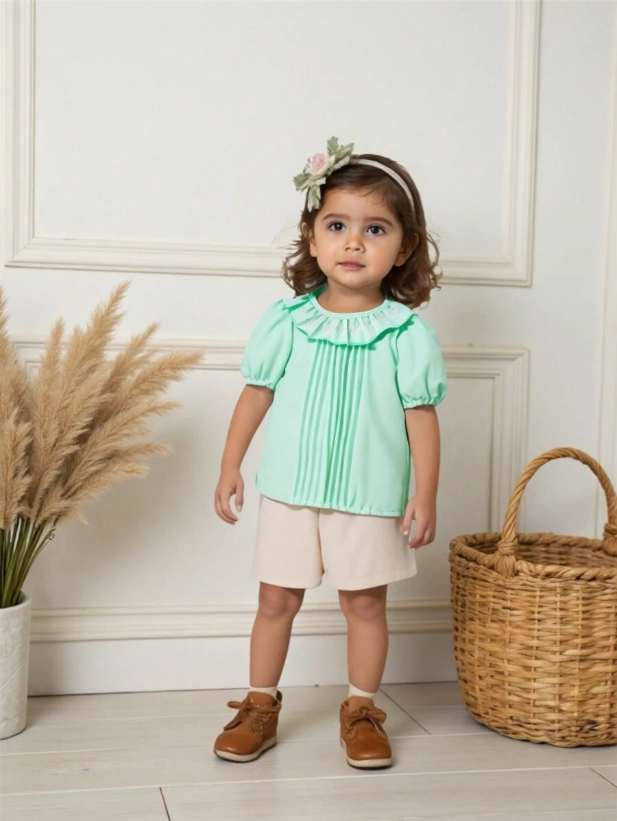 SHEIN 婴儿/女宝宝绿色泡泡袖荷叶边上衣和配套卡其色短裤套装