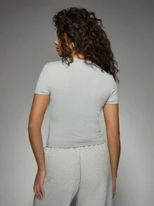 MISSGUIDED Premium Fitted Short Sleeve T-Shirt Basic Essential Crew Neck Casual Athletic Workout Top Form-Fitting Ribbed Everyday Wear Basic Layer - Grey - View 2