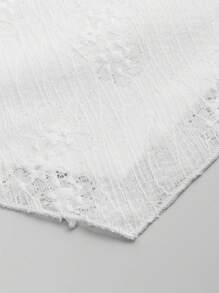 Chiquease كامي أبيض مطرز بخيوط الدانتيل مع حمالات متقاطعة في الظهر، مناسب للربيع والصيف