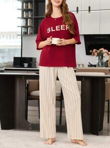 Bộ đồ ngủ 2 món in chữ tay ngắn rộng rãi thoải mái cho nữ và quần ống rộng kẻ sọc - Màu Đỏ Sâu - Xem 4