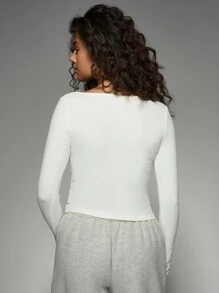 MISSGUIDED Square Neck Long Sleeve Crop Top Basic Fitted Essential Ribbed Fall Winter Layering Piece Casual Style Form-Fitting Cozy Athleisure Top - White - View 2