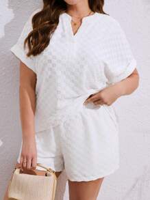 SHEIN LUNE 大码女式棋盘格纹理 V 领宽松短裤 2 件套休闲套装，适合春夏季外出和日常穿着 - 彩色 - 查看 1
