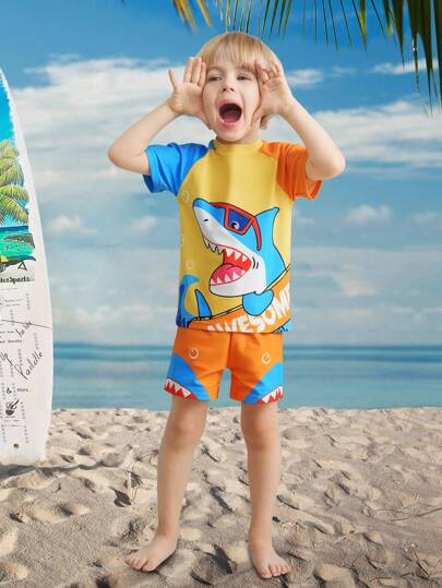SHEIN Leap Crew 2 件装年轻男孩休闲节日卡通可爱鲨鱼和波浪印花短袖短裤泳装套装，撞色泳装，沙滩，游泳，冲浪，春夏