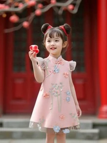 年轻女孩夏季刺绣装饰旗袍连衣裙，中式公主裙，年轻女孩汉服，适合日常穿着，舞会礼服或聚会场合