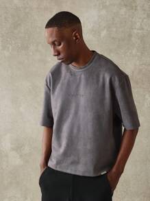 SUMWON Camiseta oversize de uso urbano y deportivo, con ajuste amplio, manga corta, diseño casual y cómodo con panel trasero de costuras modernas, prenda esencial para otoño e invierno - Gris Oscuro - Ver 2