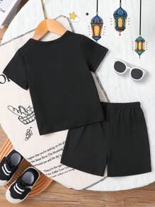 Fashionable & Simple Crescent Moon Lantern Print Short Sleeve T-Shirt & Shorts Set For Boys, Suitable For Ramadan And Summer