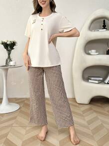 2pcs Women Bear Embroidered Crew Neck Half-Button Short Sleeve Plaid Pants Pajamas Set