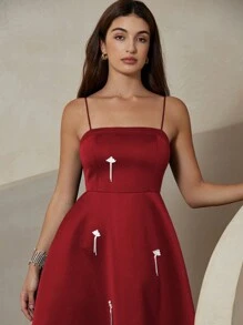 SHEIN Unity 酒紅色夏季優雅法式亮片鏈條腰飾A字喇叭長版細肩帶洋裝，老錢風度假派對生日正式場合穿搭 - 紅色 - 查看 2