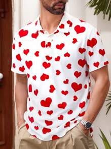 Manfinity Homme 休闲时尚心形印花全覆盖数码印花男士修身真肩短袖纽扣 Polo 衫，适合情侣搭配，是送给男朋友的理想礼物 - 白色 - 查看 2
