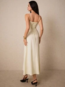 Poéselle Elegante abito lungo crema con scollo a cuore e dettagli arricciati - perfetto per eventi formali, matrimoni estivi e romantiche cene, abbigliamento da donna per San Valentino, abiti da donna gialli, abiti da donna pastello, abiti eleganti da donna, abiti da ballo da donna, abiti estivi da donna, abito da te, abito da laurea bianco - Albicocca - Visualizzare 3