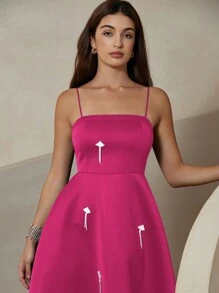 SHEIN Unity Vestito lungo elegante e romantico da occasioni formali come Feste di Compleanno, Vacanze e Feste, con decorazioni in paillettes, vita con catena, linea ad A e balze, adatto per San Valentino e Primavera - Rosa - View 2