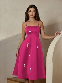 SHEIN Unity Vestito lungo elegante e romantico da occasioni formali come Feste di Compleanno, Vacanze e Feste, con decorazioni in paillettes, vita con catena, linea ad A e balze, adatto per San Valentino e Primavera - Rosa - View 1