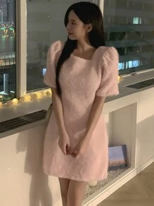 DAZY Robe moulante rose pâle en couleur unie, avec col carré élégant et taille marquée