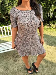 SHEIN EZwear Vestido de verano con talla grande, de corte fruncido con estampado floral vintage