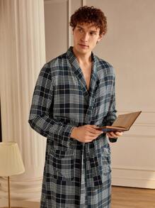 Manfinity Men's Plaid Shawl Collar Long Sleeve Casual Sleepwear Robe