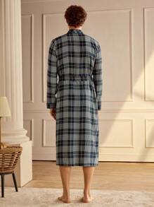 Manfinity Men's Plaid Shawl Collar Long Sleeve Casual Sleepwear Robe