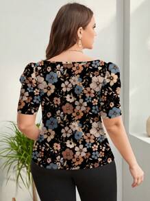 SHEIN Privé 花卉图案女式加大码短袖方领 T 恤，适合夏季 - 黑色 - 查看 2