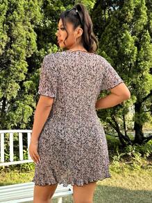 SHEIN EZwear Vestido de verano con talla grande, de corte fruncido con estampado floral vintage