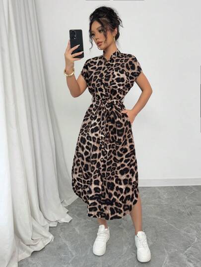 Elenzga 女士休闲度假旅行豹纹印花前开襟纽扣衬衫，腰带蝴蝶结口袋侧开衩，2025夏季新款短袖长裙
