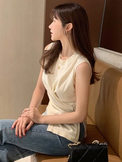 DAZY 女士圆领不对称扭纹纯色无袖针织上衣，杏色，春夏