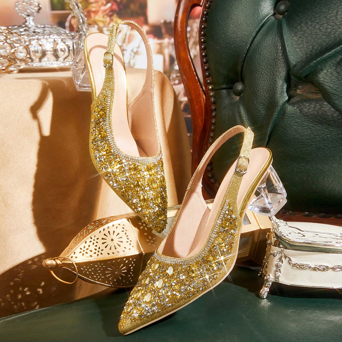 Zapatos de tacón con cristales y adornos de strass, con punta puntiaguda y diseño calado, color negro, apropiados para salir, banquetes, fiestas y o