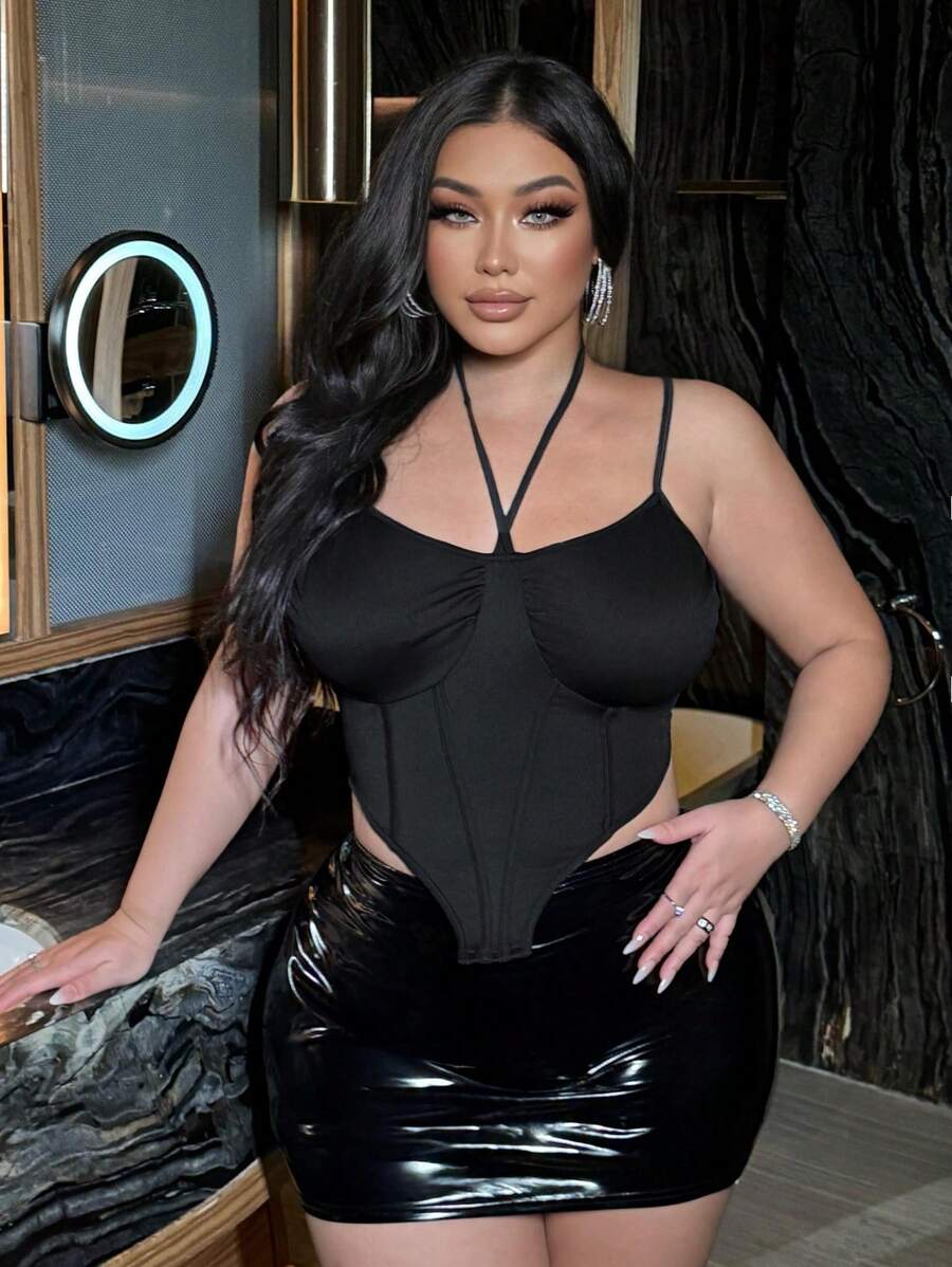 Allurite 大码系带紧身吊带背心，带有花卉、心形、嘴唇、丘比特、波尔卡圆点、玫瑰、爱情元素 - 黑色 - 查看 1