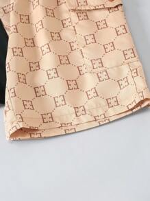 SHEIN Explorewe 2 件 Tween Boy 时尚花卉印花金色 T 恤和休闲短裤套装