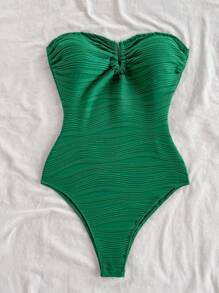 Soleia 度假海滩露肩连体泳衣，白色纹理面料，带金属装饰