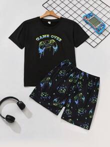 Pigiama da ragazzo pre-adolescente, con pantaloncini e maglia a maniche corte con stampa di controller di gioco grafico