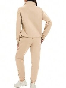 女士 2 件套拉链漏斗领运动衫和抽绳腰部口袋运动裤