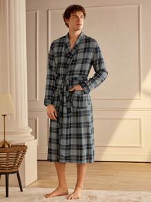 Manfinity Men's Plaid Shawl Collar Long Sleeve Casual Sleepwear Robe