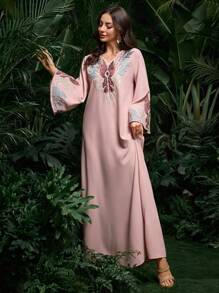 Al Najma 优雅女士花卉刺绣宽松阿拉伯风格连衣裙，朴素的卡夫坦 - 粉色 - 查看 3