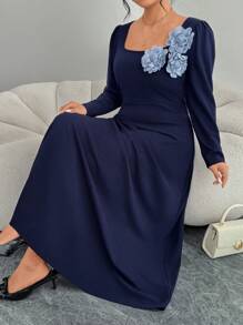 Modelyn Maxi Kleid in großen Größen mit quadratischem Ausschnitt, Blumenmuster, elegantes und figurschmeichelndes Design